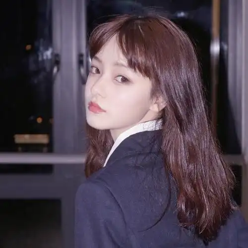 世中仙儿の女生头像〔气质〕〔高冷〕〔原宿风