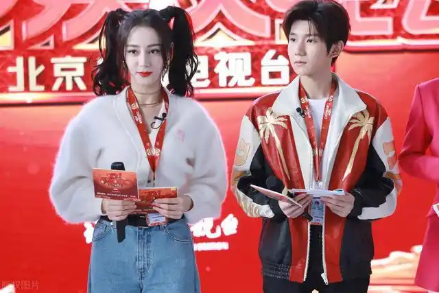王源和迪丽热巴亮相北京卫视春节晚会_网易订阅