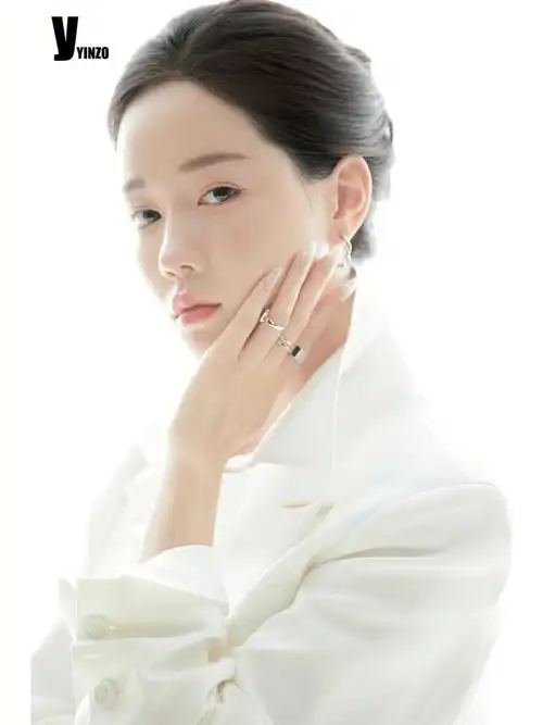 摄影:me化妆造型:allen后期修图:胡嘉莉#人像写真  #摄影师  #明星