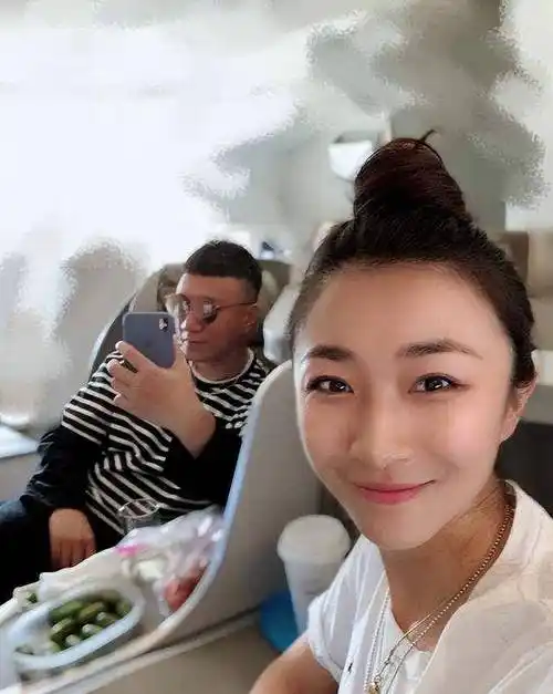 孙红雷夫妇在米兰引发热议,工作室选择沉默,网友纷纷猜测移民打算