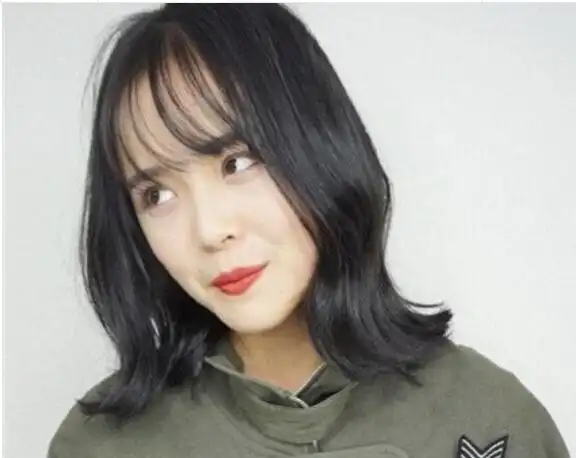 当下流行适合大额头女生的修脸短发发型