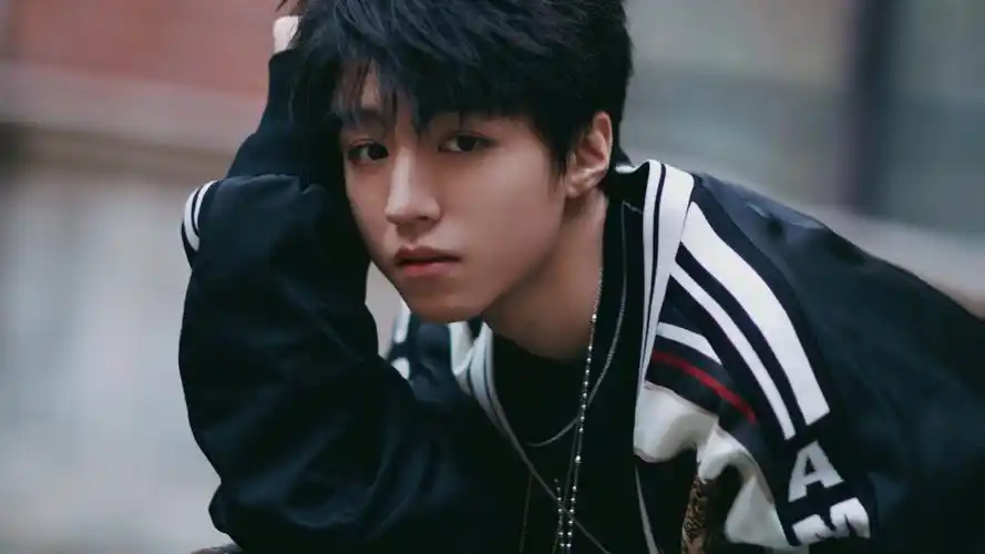 00m上传时间:2020-06-16壁纸标签:王俊凯4k壁纸高清图4k壁纸封面图