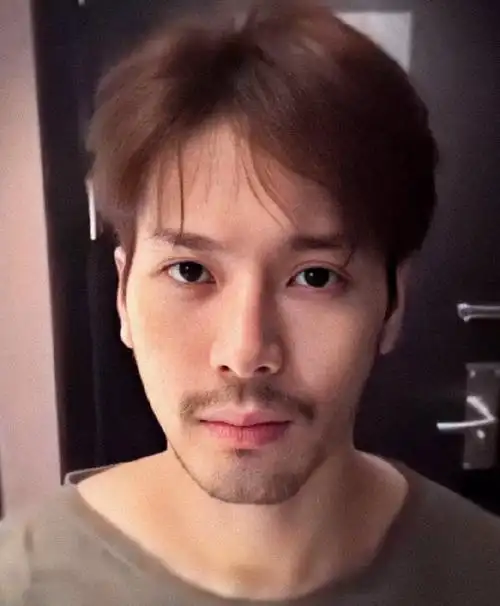 王嘉尔[超话]# #王嘉尔刮胡子# 嫩芽.