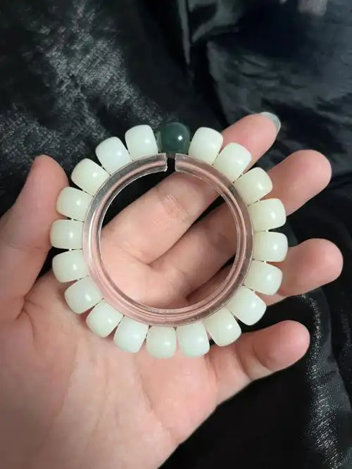 菩提跟配和田青玉顶珠手串58