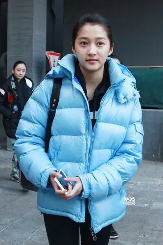 关晓彤素颜亮相北电复试 自信颜值高赞杨幂漂亮