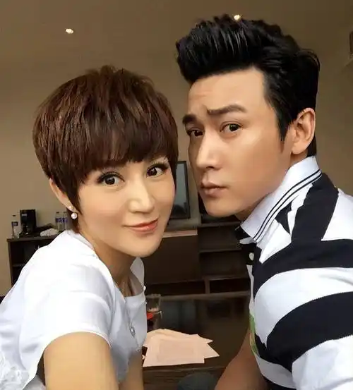 原创鲍蕾与陆毅结婚16年无绯闻婚后生两女与婆婆更像亲母女