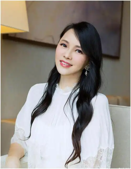 伊能静,庾澄庆18岁儿子女装造型曝光,网友直呼"辣眼睛"