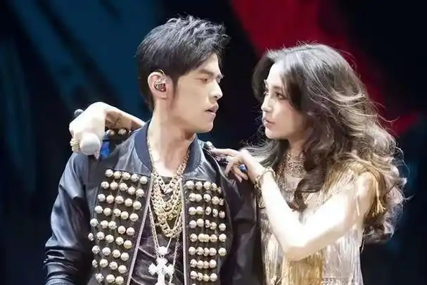 周杰伦这次的瓜,有点大|周杰伦|侯佩岑|蔡依林_新浪新闻