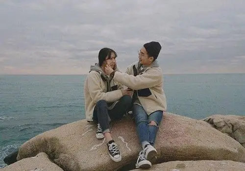 高颜值秀恩爱情侣图片_怦然心动的你