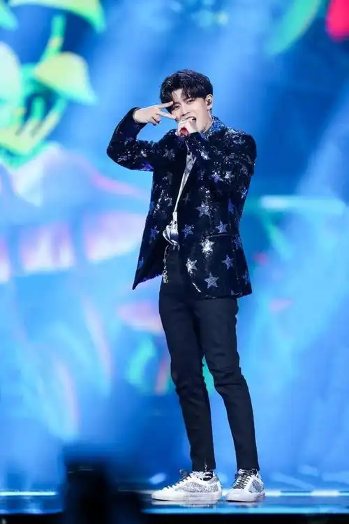 回顾任嘉伦即使一辈子不红也不抛弃陪伴了我11年的妻子聂欢