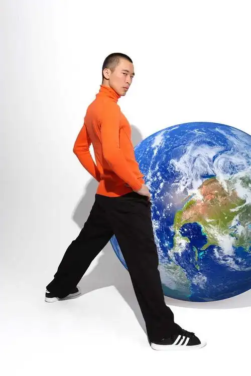 黄立行谈新歌侵略地球寓意提倡环保图