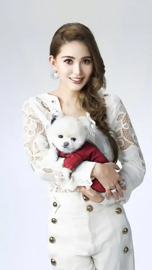 28岁昆凌颜值超美身材超赞怪不得周杰伦这么喜欢她