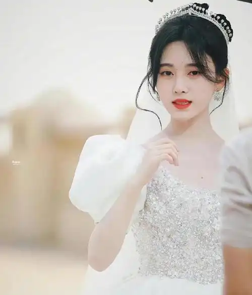 鞠婧祎 雪白的礼服,宛如白雪公主!6767_腾讯新闻