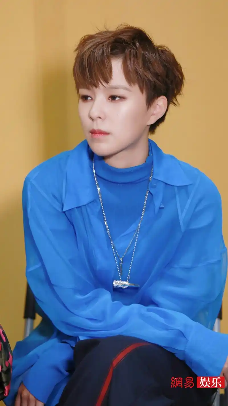 火箭少女101篇即将上线,先分享一波杨芸晴专访高清花絮图,是可甜可酷