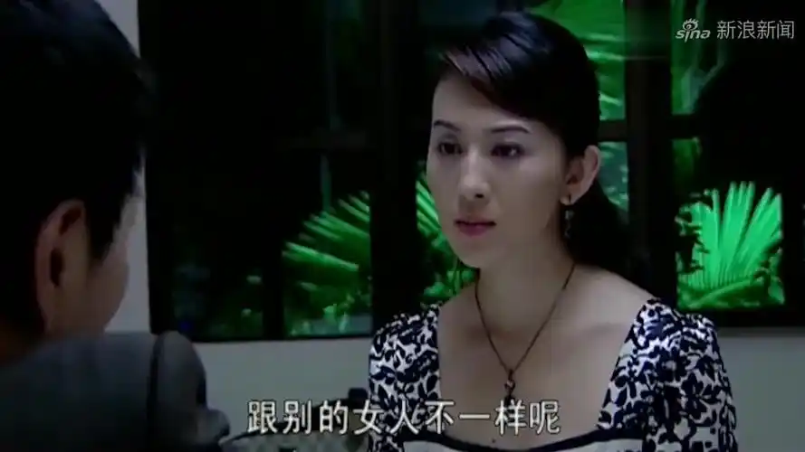 《罪域》手下给兆辉煌汇报工作,竟发现有人拿钱,看来要出事了!