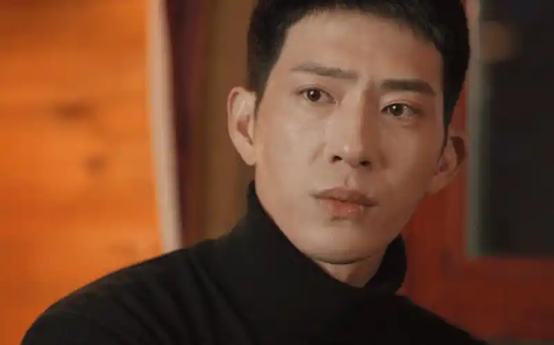 33岁井柏然演"高中生",一脸褶子引观众不满:给小年轻留口饭吧_少年