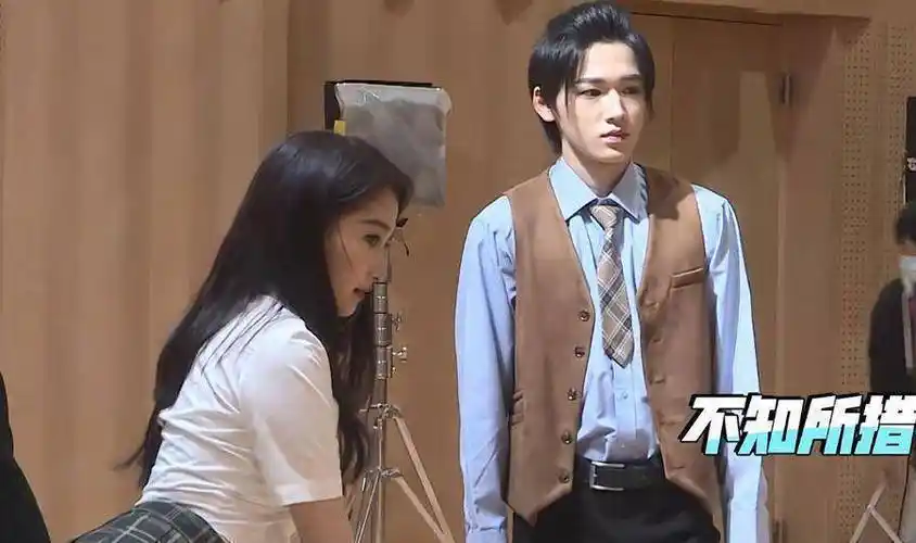 关晓彤宋亚轩跳舞花絮曝光,被强制要求贴近身体,这身材真实吗?