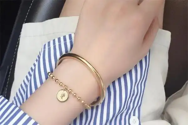 女生手链戴哪只手