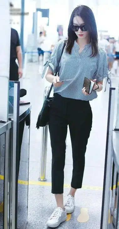 黑裤子配黑鞋还是白鞋,黑裤子配白鞋子好看吗(别忘了西裤和牛仔裤与