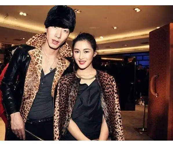 低调便是最好的选择,希望张亮以后,即便是有了新女友也不要过度的在