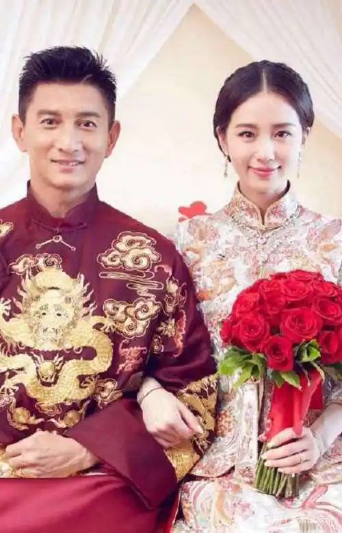 2岁步步呆萌可爱,刘诗诗紧跟打扮低调_儿子_妈妈_媒体