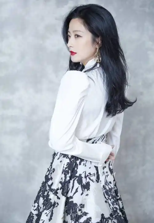 演员徐百慧:女知青专业户,出道18年0绯闻,38岁未婚未育很幸福