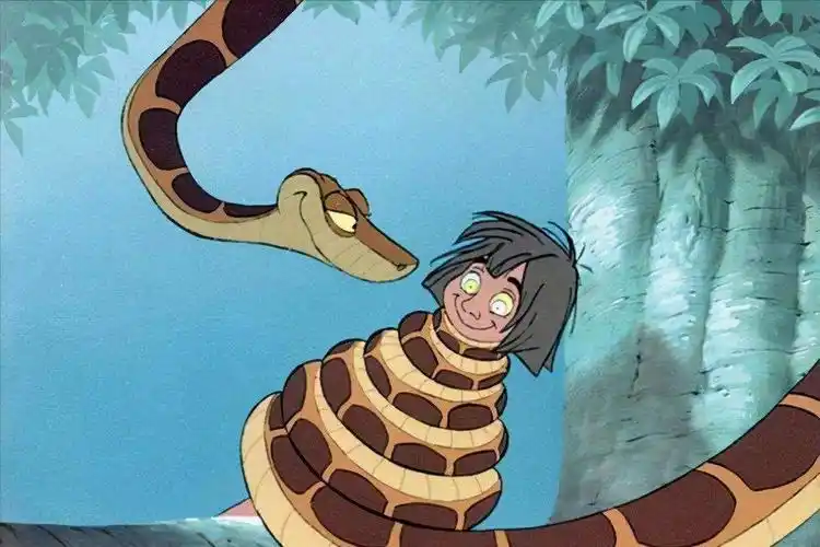 一个人被蟒蛇吞进肚子里,为什么手里有刀也无法破腹逃出来?