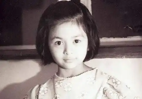 关之琳童年照