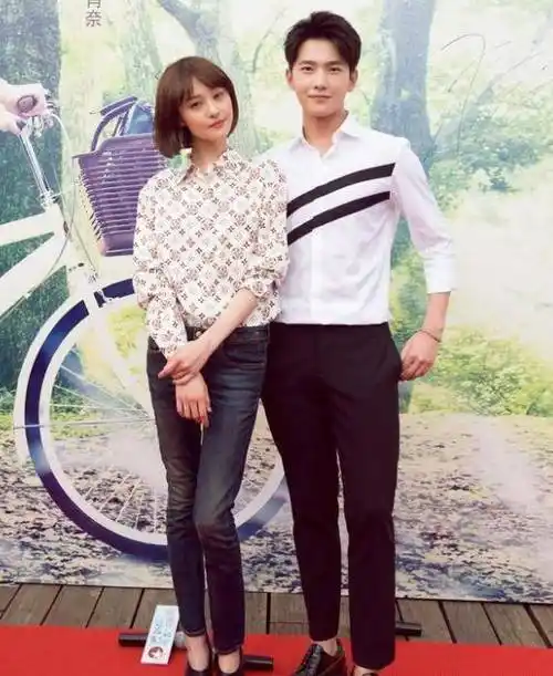 一笑很倾城》的收视率相当不错,郑爽和杨洋在这部剧中出演了男女主角