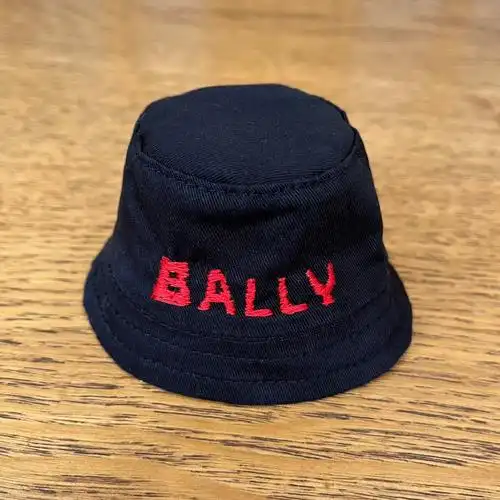 哥哥爱迪先试戴 等着接宝宝回家啦    #bally全球品牌代言人王源