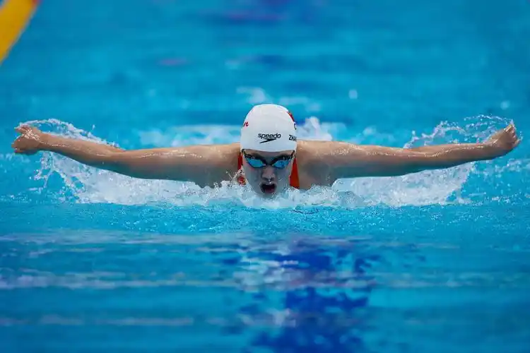 游泳世锦赛张雨霏晋级女子200米蝶泳决赛