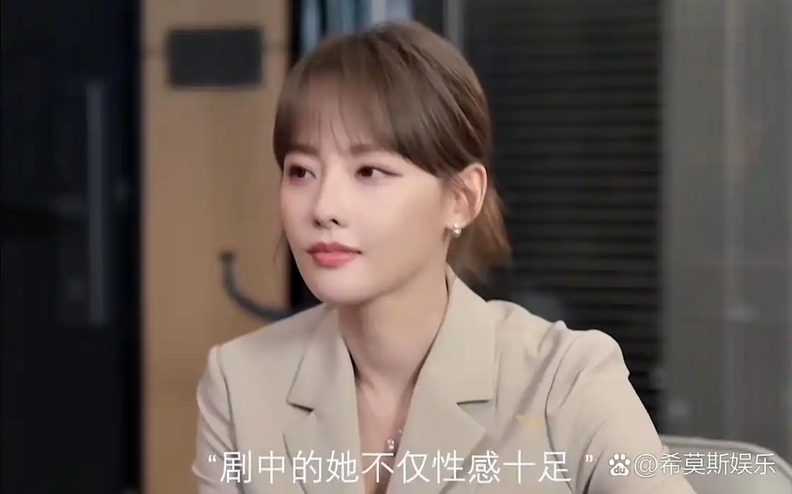 张嘉倪和张佳宁两个人长得好像啊,但是不是张佳宁更可爱一些!