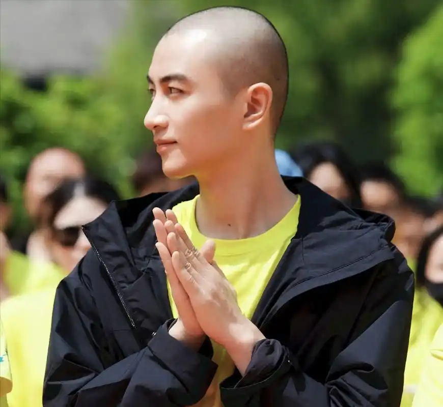 陈晓光头造型曝光,帅的出众连头型都完美的无可挑剔