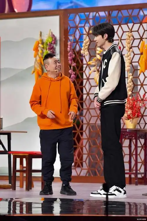 2024卫视春晚看点王冰冰演小品摔了一跤柳岩反追宋小宝