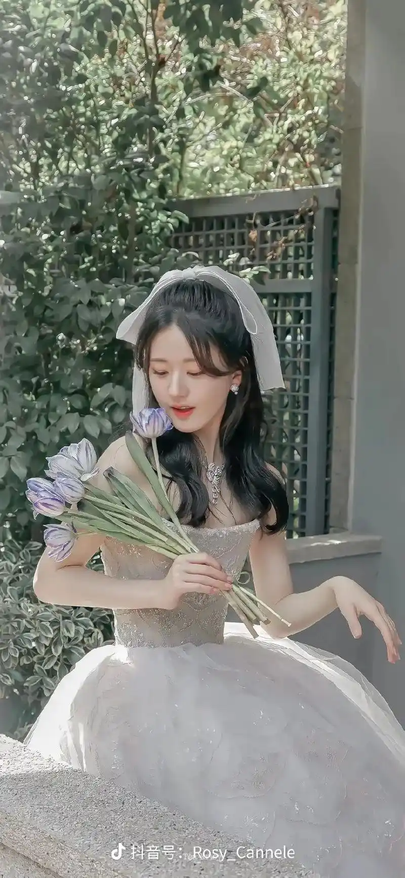 赵露思超好看婚纱照片 #东南西北露思最美 - 抖音