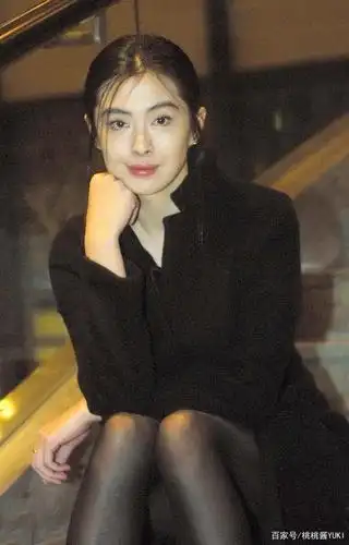 54岁王祖贤近照曝光,皮肤松弛尽显老态,却无惧自然老去直面镜头