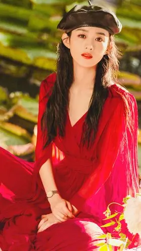 赵丽颖elle 红色这套好好看哦,莫名很戳中我审美点