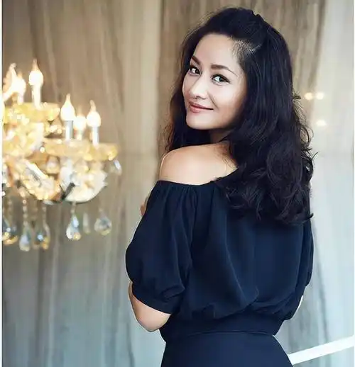 瞿颖爱情:四段恋情皆被伤到体无完肤,年过半百仍未寻到人生真爱_邹雄_