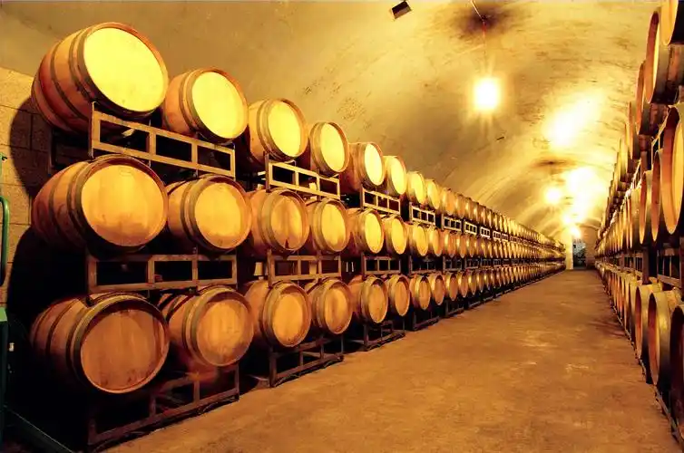张裕酒文化博物馆百年地下大酒窖4号洞