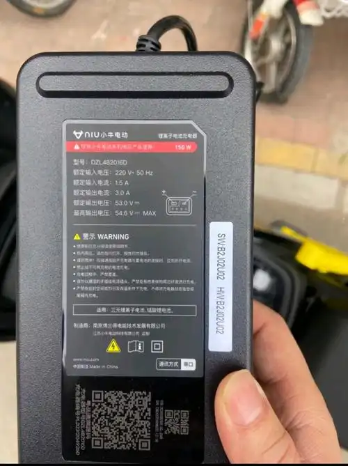 01锂电池驱动小牛f200电动自行车绿色出行新选择