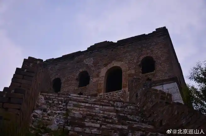 傍晚遛个弯,箭扣长城看个云,预报的雨下的晚了几个小时,下山时已电闪