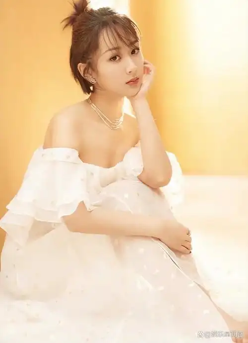 泰国网友评出中国最美女星,迪丽热巴力压赵丽颖夺冠,你认同吗?