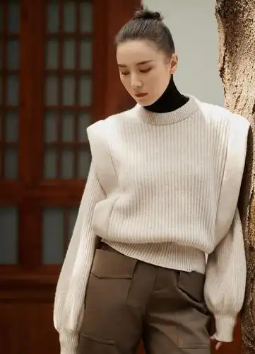 宋佳穿衣有格调一袭温暖的焦糖色秋日穿搭秀出优雅迷人魅力