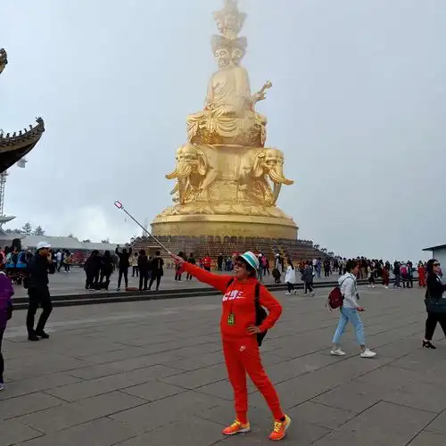 峨眉山最高点~~金顶,海拔3079米.