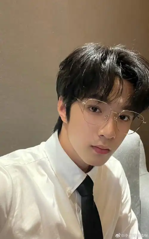 刘耀文岳父想代替酱板鸭同台##刘耀文泼天的酱板鸭后续##宋亚轩