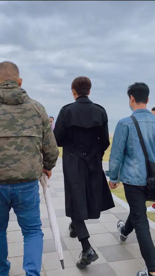 林彦俊的背影真的好帅,好有安全感呀,想早日见到小橘了,想他@林彦俊