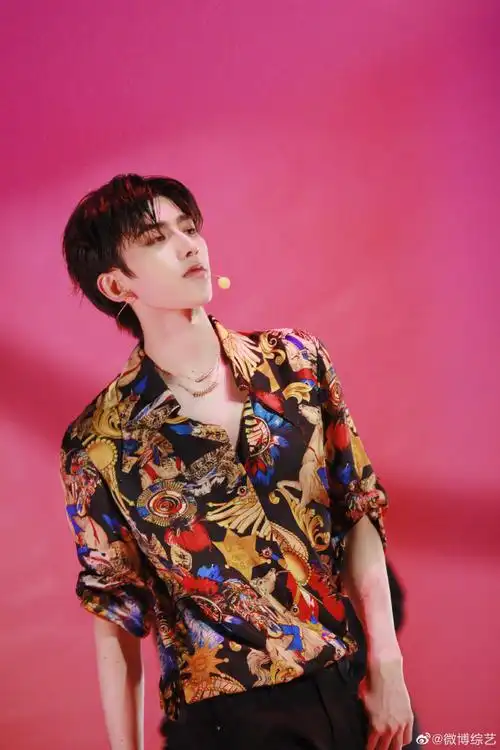 蔡徐坤梦幻水舞台##情人舞台像拍mv