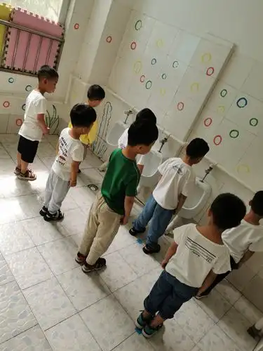 东城幼儿园中八班开学第一天活动记实