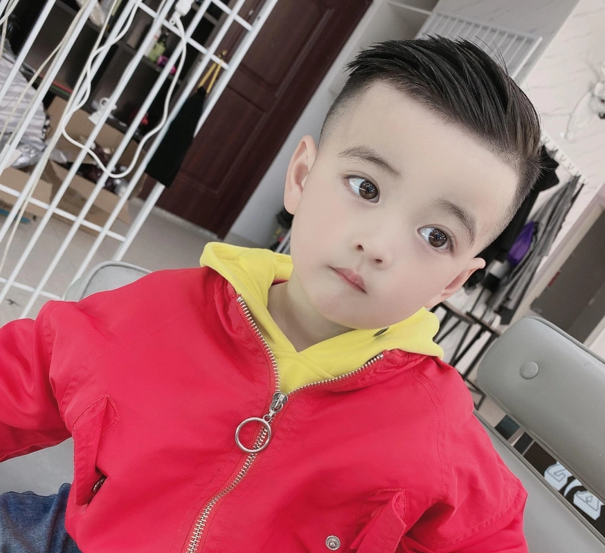 2020-09-11 · 镜子发型 分享到 3 跟贴 小男孩发型别再乱剪了,诱这