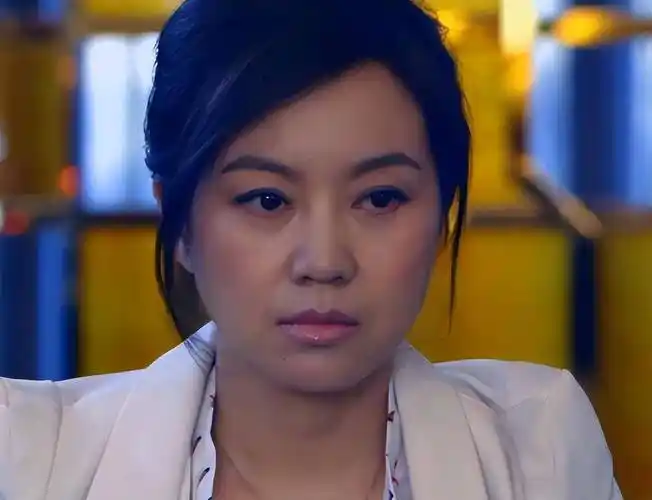 2011年,闫妮与王玮在拍摄《回家》时相识.